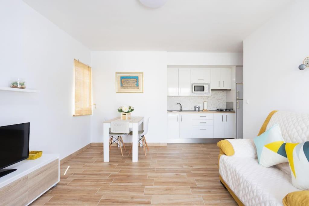 Vivienda Vacacional Rosaini Los Cristianos  Esterno foto